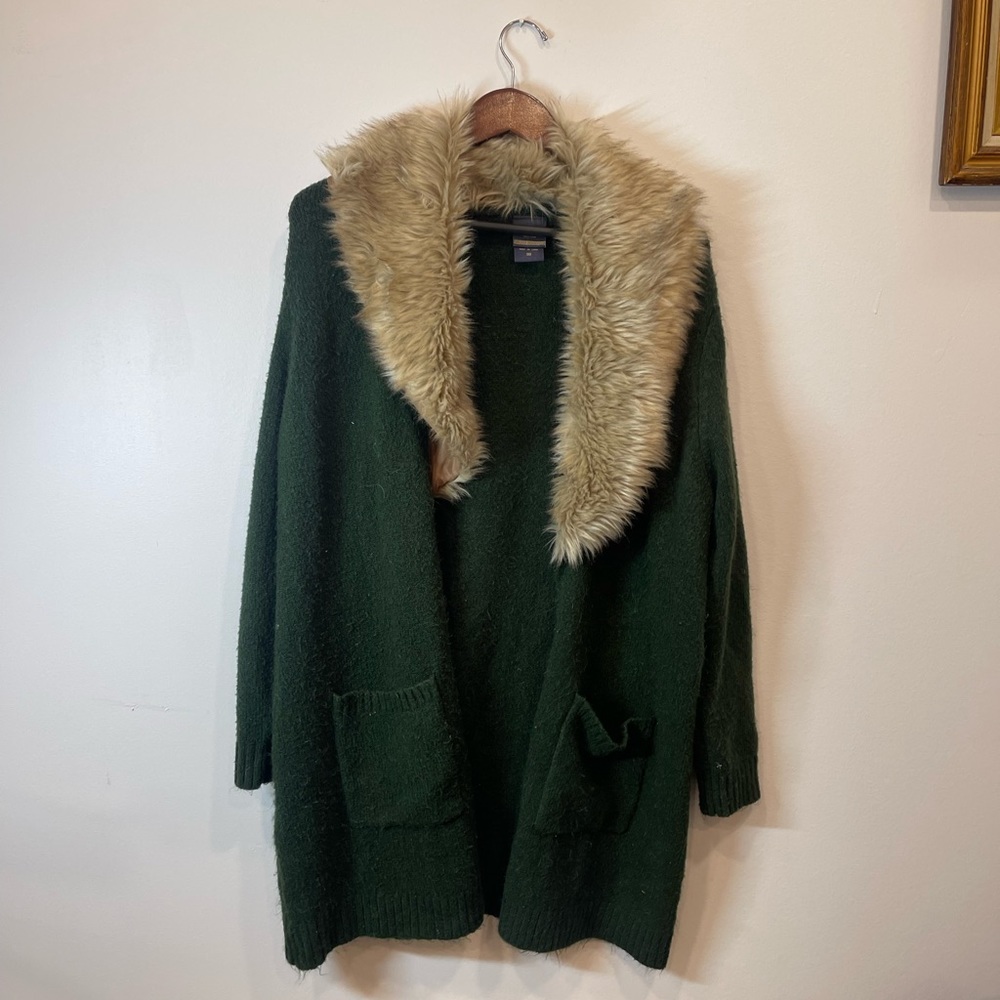 TORRID 00 (M/L) green sweater with fur